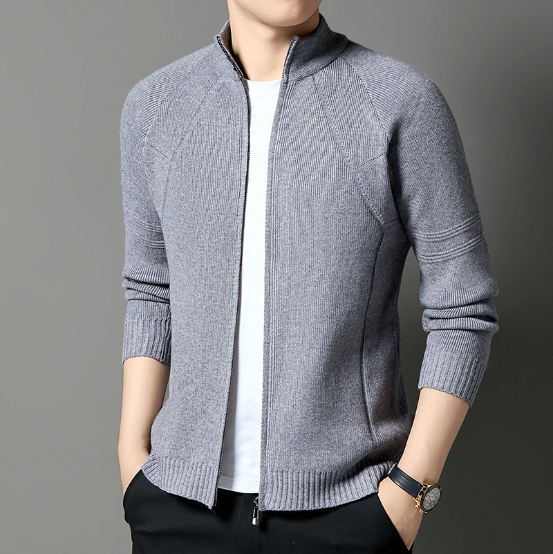 Новый осенне-зимний вязаный кардиган, мужской воротник-стойка, модная повседневная куртка на молнии, свитер, куртка, мужская модная тенденция
Новый осенне-зимний вязаный кардиган, мужской воротник-стойка, модная повседневная куртка на молнии, свитер, куртка, мужская модная тенденция