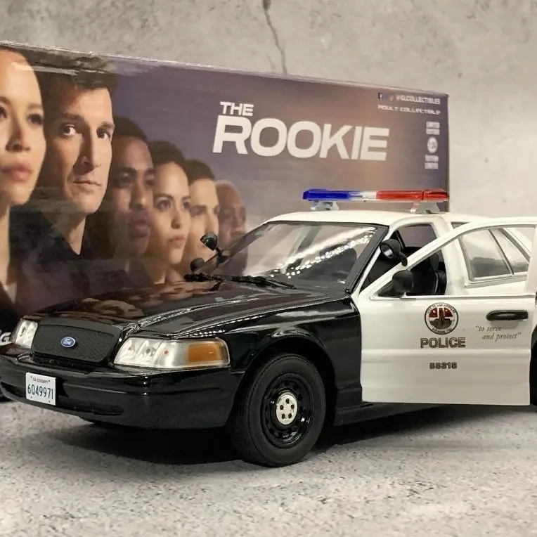 Green Light 1/24 2008 Ford, Crown, Victoria, Alloy Car Model Police Car Series
Green Light 1/24 2008 Ford, Crown, Victoria, Alloy Car Model Police Car Series