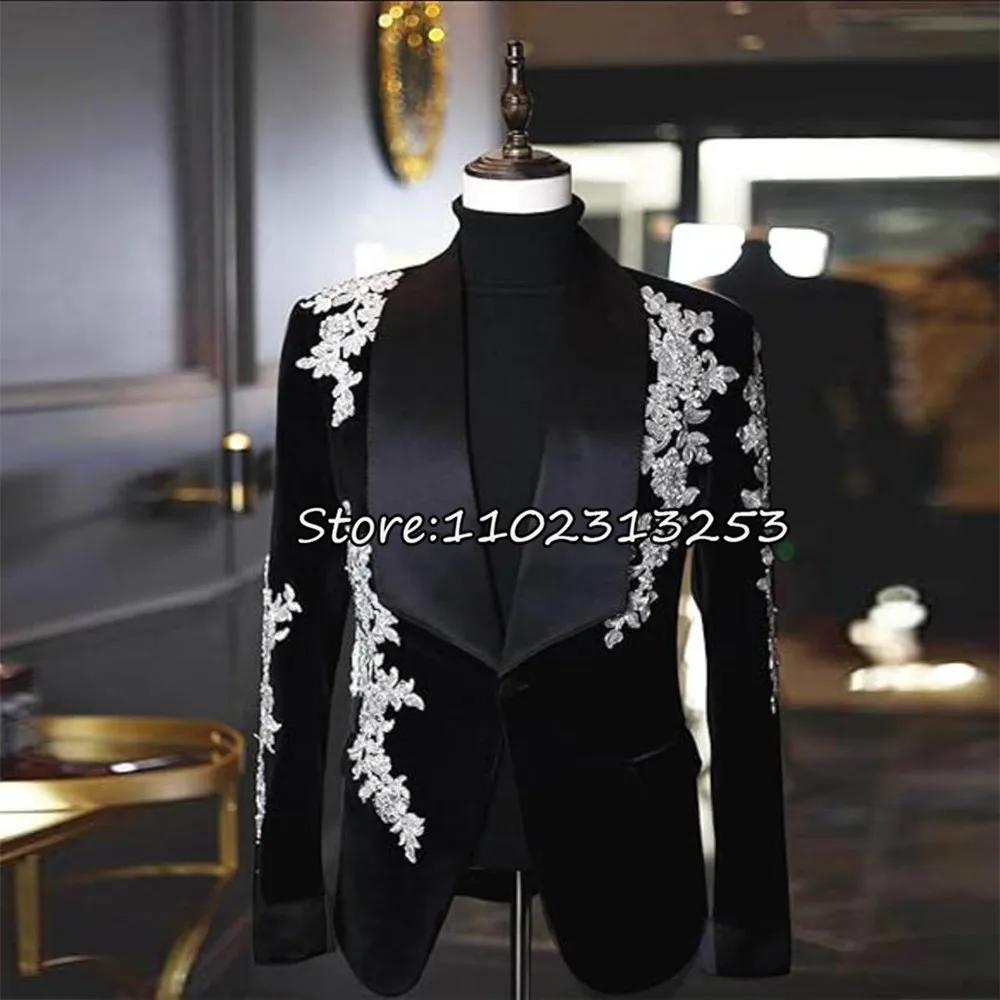 Customized Groom Wedding Tuxedos Lace Appliqued Velvet Prom Blazers Formal Party Suits Men 2 Pieces Man Business Dinner Party
Customized Groom Wedding Tuxedos Lace Appliqued Velvet Prom Blazers Formal Party Suits Men 2 Pieces Man Business Dinner Party