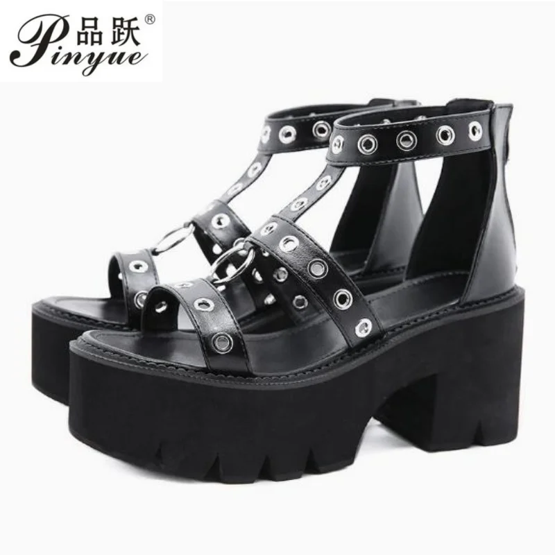 Черные готические сандалии на платформе 8 см с открытым носком, с пряжками и ремешками, женская летняя обувь, сексуальные, с заклепками, на толстом каблуке, размеры 35-43
Черные готические сандалии на платформе 8 см с открытым носком, с пряжками и ремешками, женская летняя обувь, сексуальные, с заклепками, на толстом каблуке, размеры 35-43