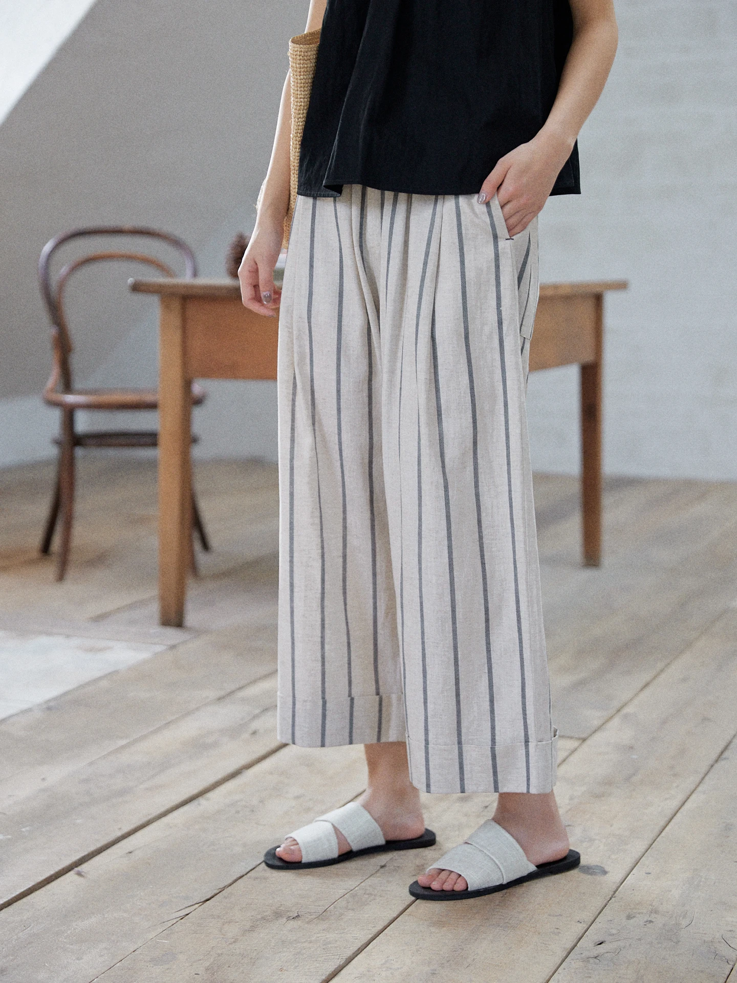 MIXABO Casual Stripe Wide Leg Pants Women Summer Loose Long Trousers Lazy Loose Feeling Nine Points Casual Pants Linen Blend
MIXABO Casual Stripe Wide Leg Pants Women Summer Loose Long Trousers Lazy Loose Feeling Nine Points Casual Pants Linen Blend