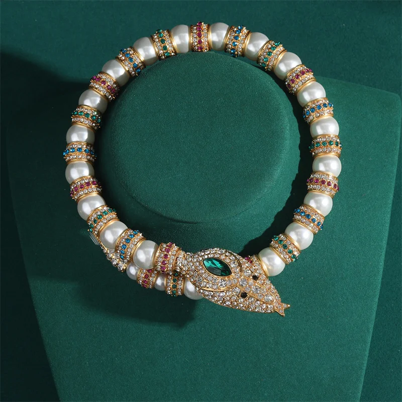Vintage Gold Color Chunky Snake Necklace Pearl Collar Colorful Zircon Crystal Rhinestone Heavy Collar Luxury Designer Jewelry
Vintage Gold Color Chunky Snake Necklace Pearl Collar Colorful Zircon Crystal Rhinestone Heavy Collar Luxury Designer Jewelry