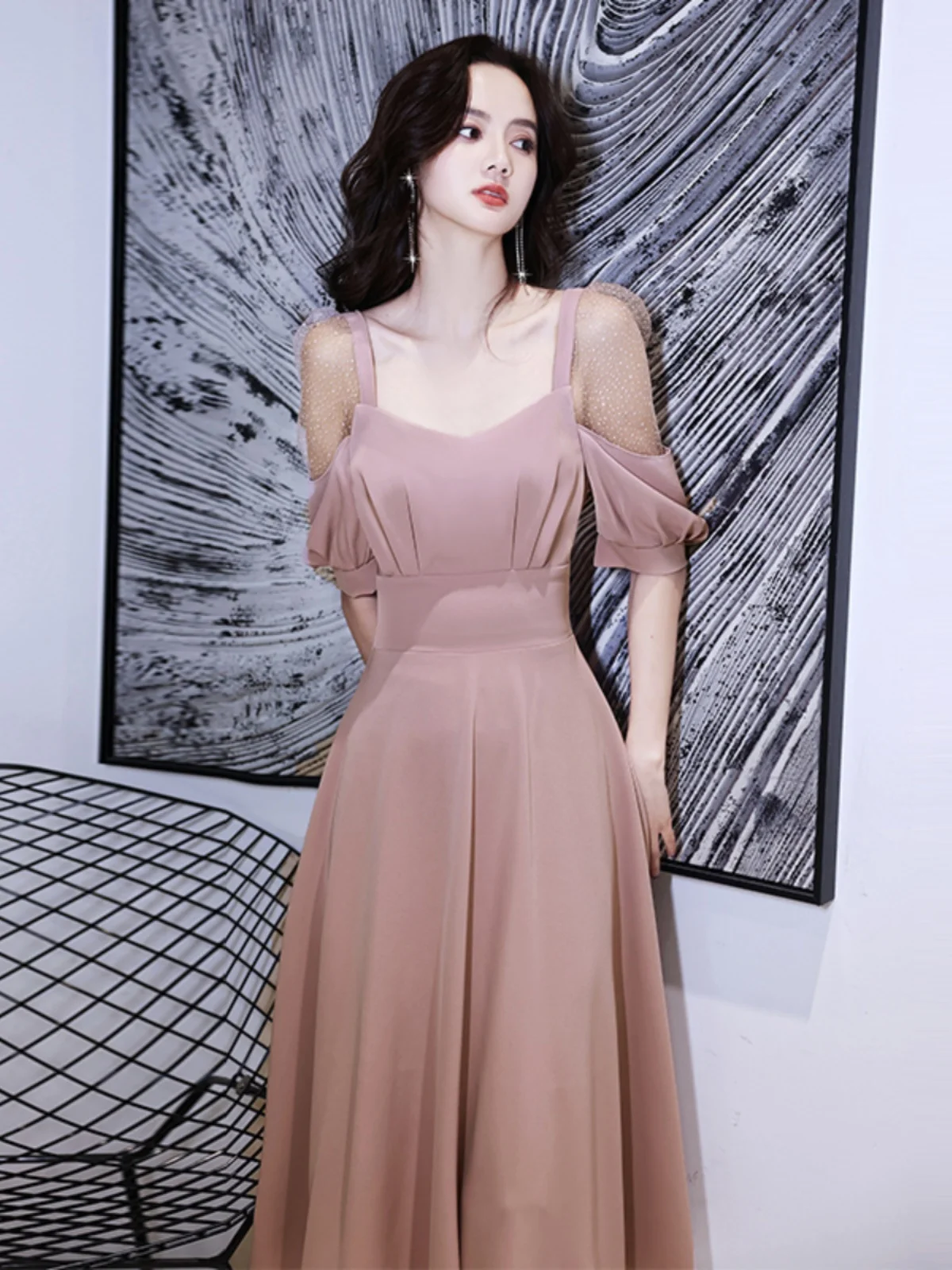 Ele Pink Evening Gown for Bridesmaids Faionable Mid-Waist A-Line Skirt Formal Wear Suitable for Weddings Parties Daily Use
Ele Pink Evening Gown for Bridesmaids Faionable Mid-Waist A-Line Skirt Formal Wear Suitable for Weddings Parties Daily Use