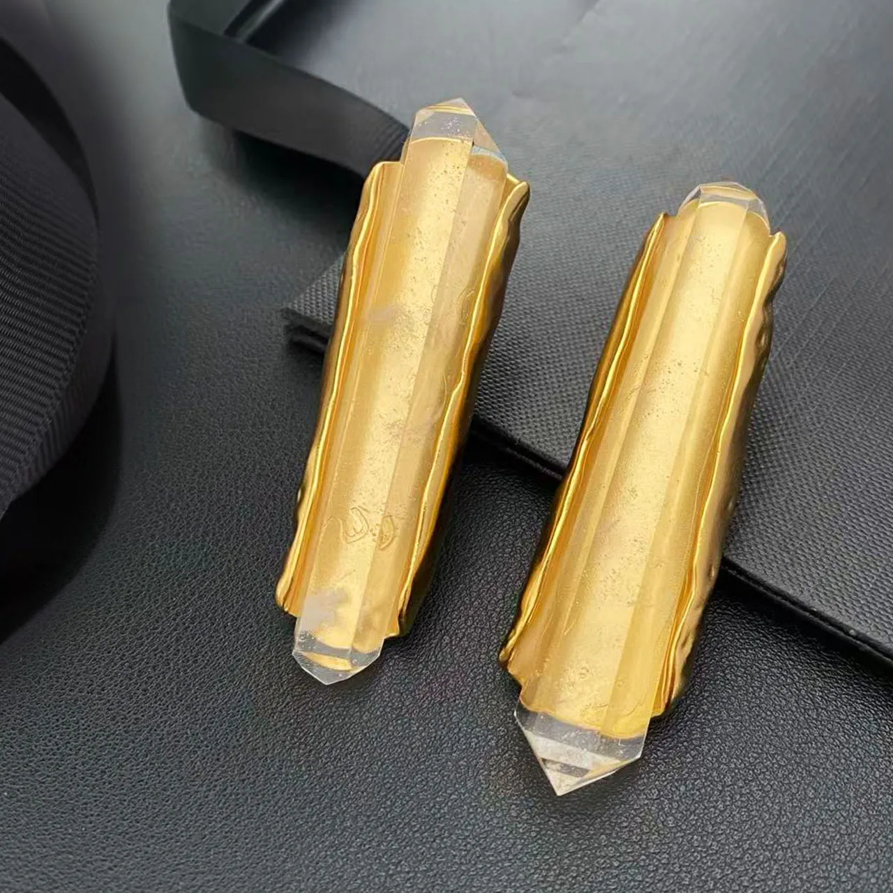 Новые ювелирные изделия и аксессуары, серьги-клипсы в стиле ретро с геометрическим цилиндрическим кристаллом, длинные серьги-клипсы для женских вечеринок и подарков
Новые ювелирные изделия и аксессуары, серьги-клипсы в стиле ретро с геометрическим цилиндрическим кристаллом, длинные серьги-клипсы для женских вечеринок и подарков