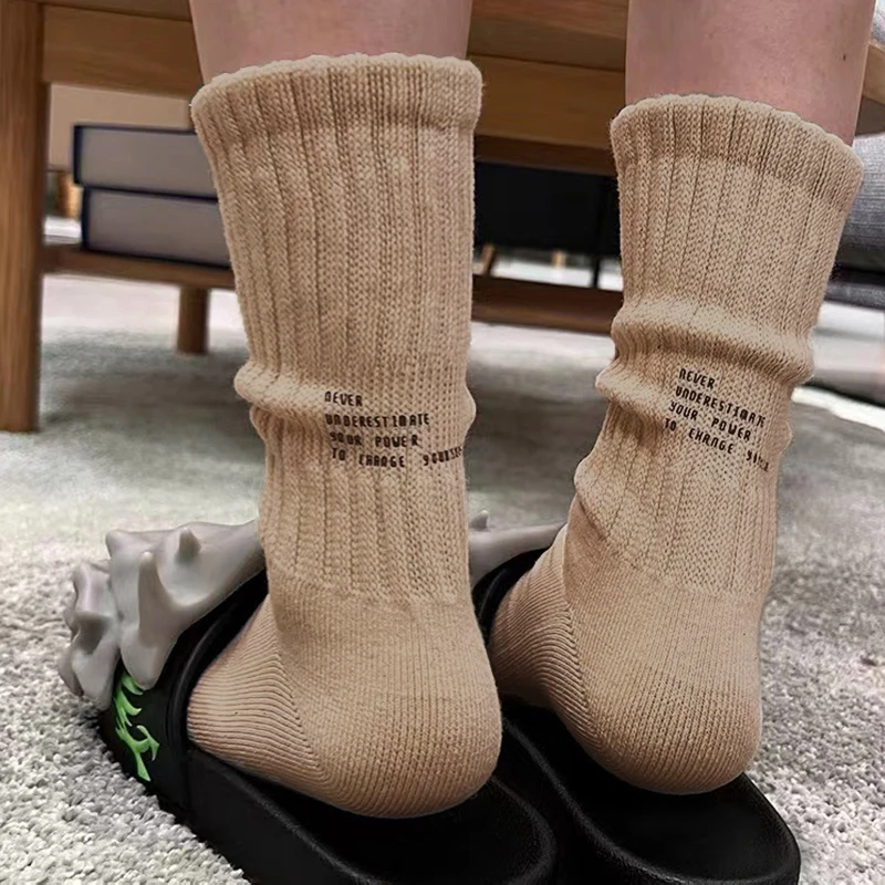 New Letter Medium Tube Socks Knitted Sports Socks Solid Thickened Socks Vintage Sports Harajuku Style Autumn Winter Couple Socks
New Letter Medium Tube Socks Knitted Sports Socks Solid Thickened Socks Vintage Sports Harajuku Style Autumn Winter Couple Socks