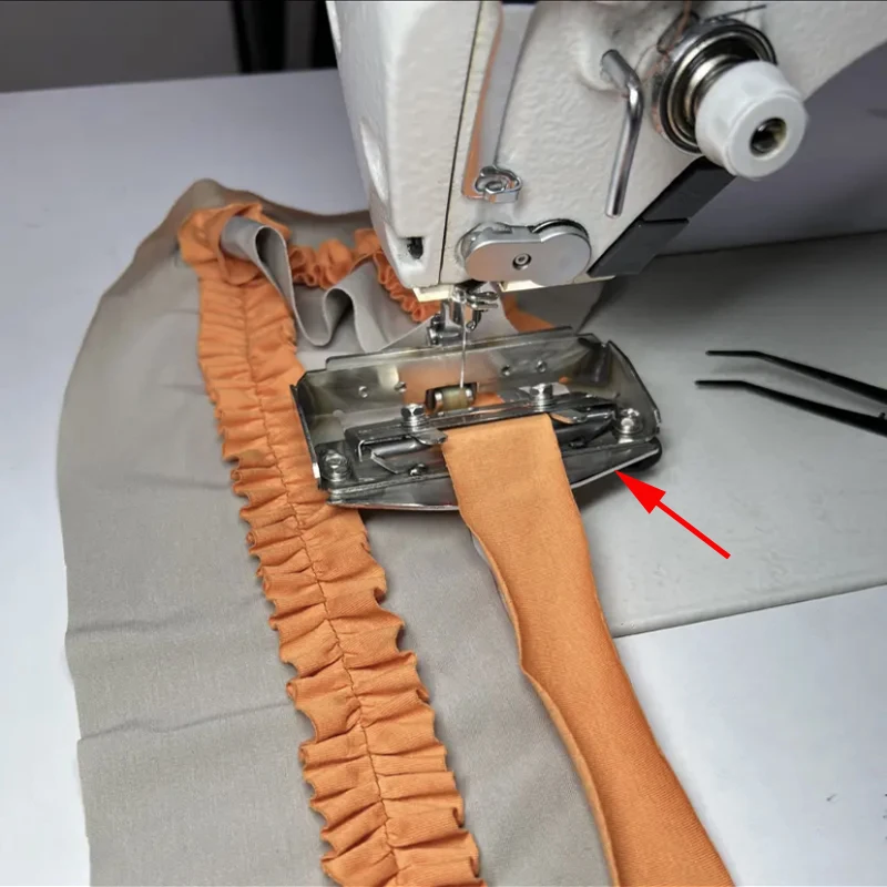 Wide Shirring Gathering Roller Presser Foot for Industrial Sewing Machine,Pleating Foot, Flat top, Wrinkled Bottom, High-quality
Wide Shirring Gathering Roller Presser Foot for Industrial Sewing Machine,Pleating Foot, Flat top, Wrinkled Bottom, High-quality