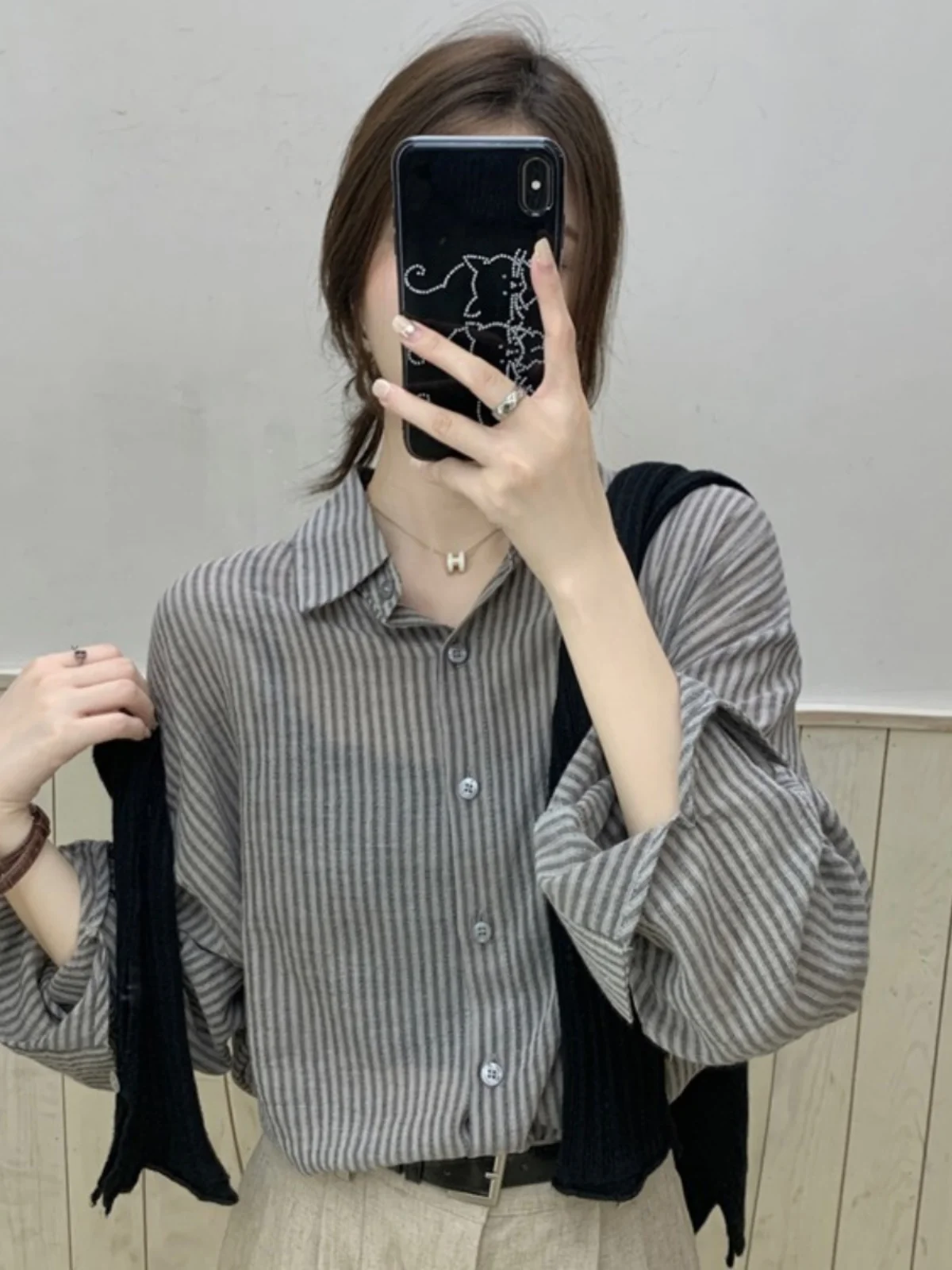 Early Autumn Women's Loose Striped irt Long Sve Collar Faionable Versatile Korean Sle Lazy Sle Casual irt
Early Autumn Women's Loose Striped irt Long Sve Collar Faionable Versatile Korean Sle Lazy Sle Casual irt