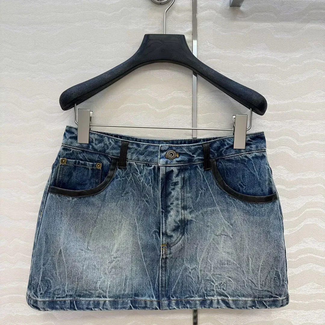 2025 New Fashion Low Waist Single Breasted Super Mini Denim Skirts Womens Streetwear Sweet Leather Patchwork Washed Blue Skirt
2025 New Fashion Low Waist Single Breasted Super Mini Denim Skirts Womens Streetwear Sweet Leather Patchwork Washed Blue Skirt