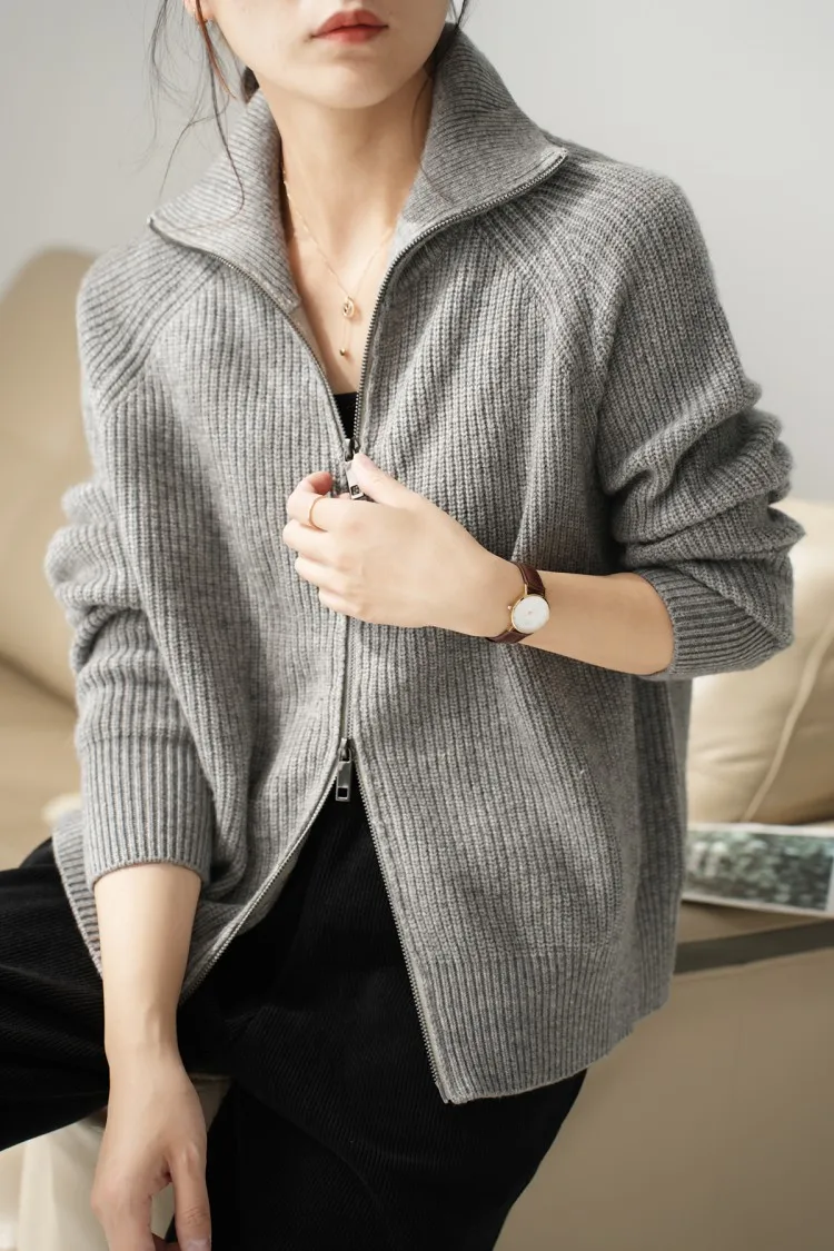 100% Merino Wool Women's High Neck Cardigan Double Zipper Autumn Winter Casual Fashion Cashmere Knitted Sweater
100% Merino Wool Women's High Neck Cardigan Double Zipper Autumn Winter Casual Fashion Cashmere Knitted Sweater