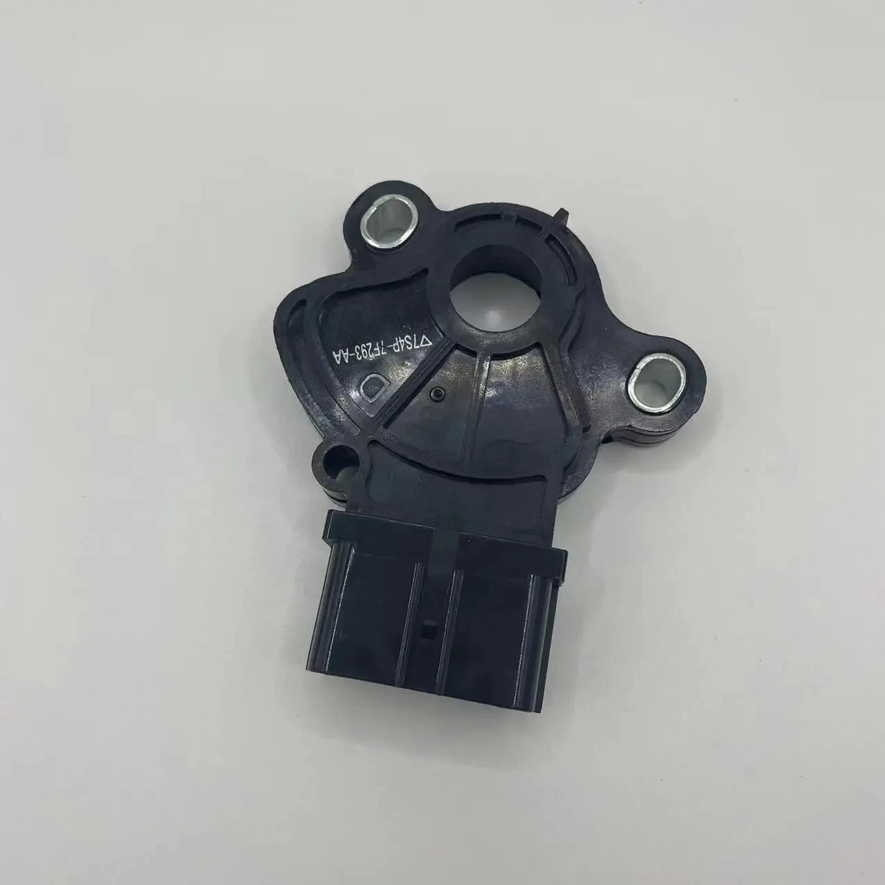 1 шт. 7S4P-7F293-AA для Ford Focus 1998-2011, C-Max, Fiesta, датчик положения нейтральной передачи, переключатель коробки передач, 4610018
1 шт. 7S4P-7F293-AA для Ford Focus 1998-2011, C-Max, Fiesta, датчик положения нейтральной передачи, переключатель коробки передач, 4610018