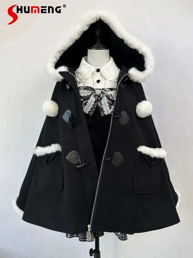 Japanese Sweet Preppy Style Horn Button Hooded Cloak Cape Jacket Women Winter Loose Versatile Plush Patchwork Short Woolen Coat
Japanese Sweet Preppy Style Horn Button Hooded Cloak Cape Jacket Women Winter Loose Versatile Plush Patchwork Short Woolen Coat