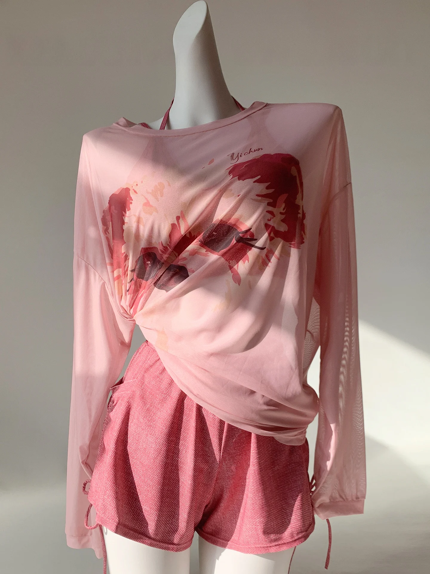 Новый женский раздельный купальник Y2K Girl Thermal Spa: розовый, с эффектом утяжки, с круглым вырезом, с длинными рукавами, с юбкой-накидкой
Новый женский раздельный купальник Y2K Girl Thermal Spa: розовый, с эффектом утяжки, с круглым вырезом, с длинными рукавами, с юбкой-накидкой