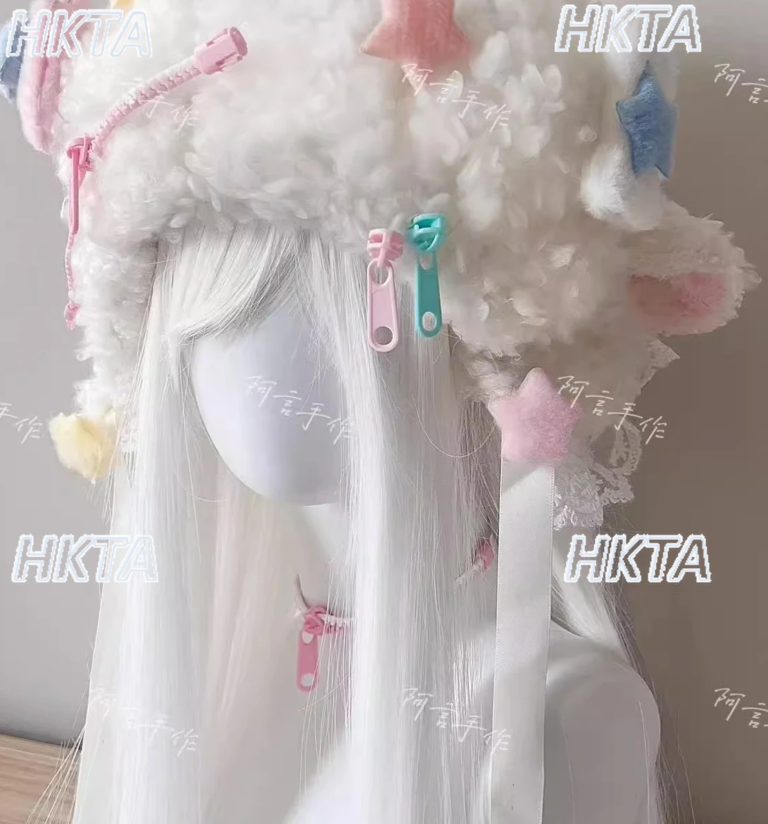 Японская зимняя милая мультяшная шапка-бомбер, милая плюшевая кружевная теплая ветрозащитная повседневная белая шапка из меха ягненка, аксессуары в стиле Лолиты для женщин
Японская зимняя милая мультяшная шапка-бомбер, милая плюшевая кружевная теплая ветрозащитная повседневная белая шапка из меха ягненка, аксессуары в стиле Лолиты для женщин