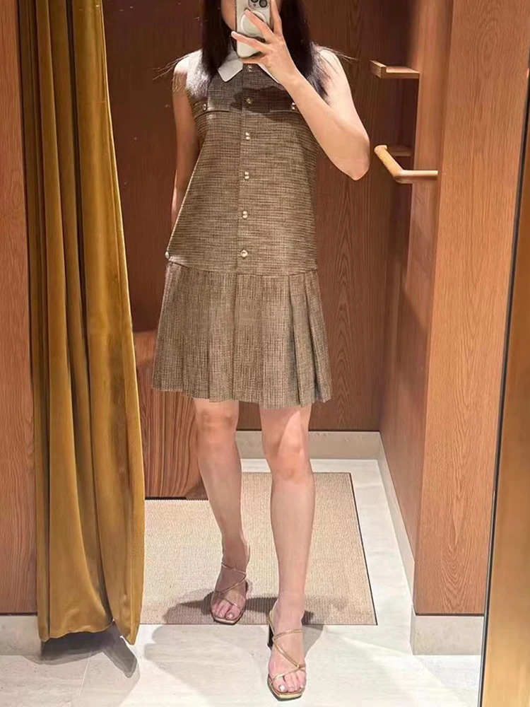 2024 Early Autumn Fashion Plaid Sleeveless Dress Women British Style Pleated Single Breasted Color Patchwork Mini Robe Female
2024 Early Autumn Fashion Plaid Sleeveless Dress Women British Style Pleated Single Breasted Color Patchwork Mini Robe Female