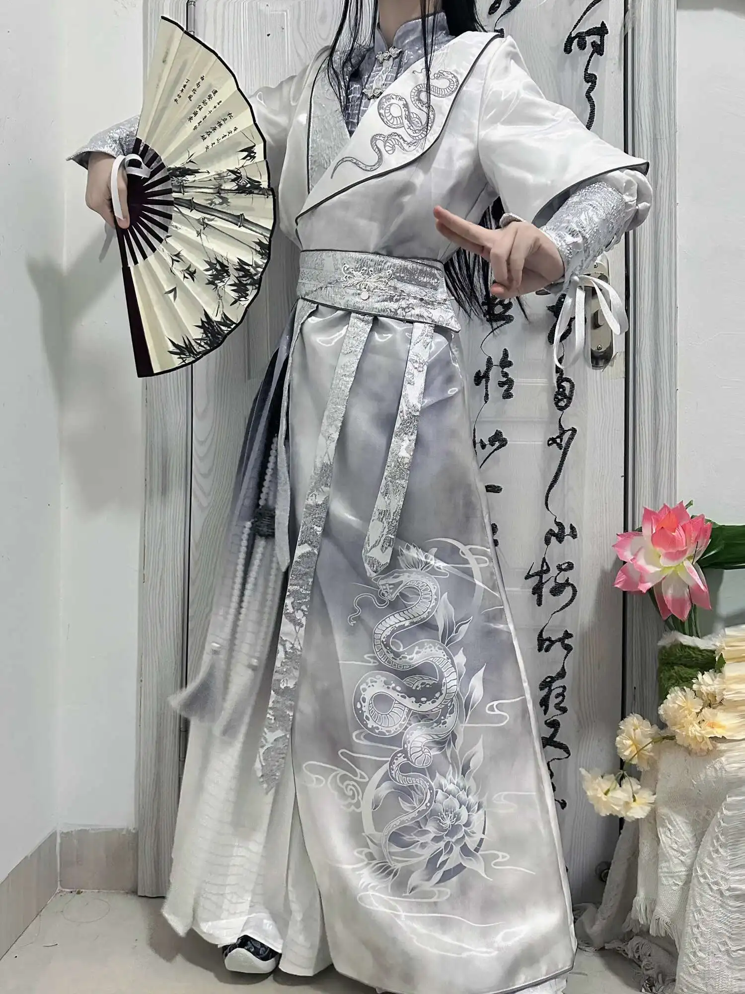 New Chinese Style Silver Snake Improve Hanfu Round Neck Robe Dress Suit Guofeng Cos Cosplay Halloween Carnival
New Chinese Style Silver Snake Improve Hanfu Round Neck Robe Dress Suit Guofeng Cos Cosplay Halloween Carnival