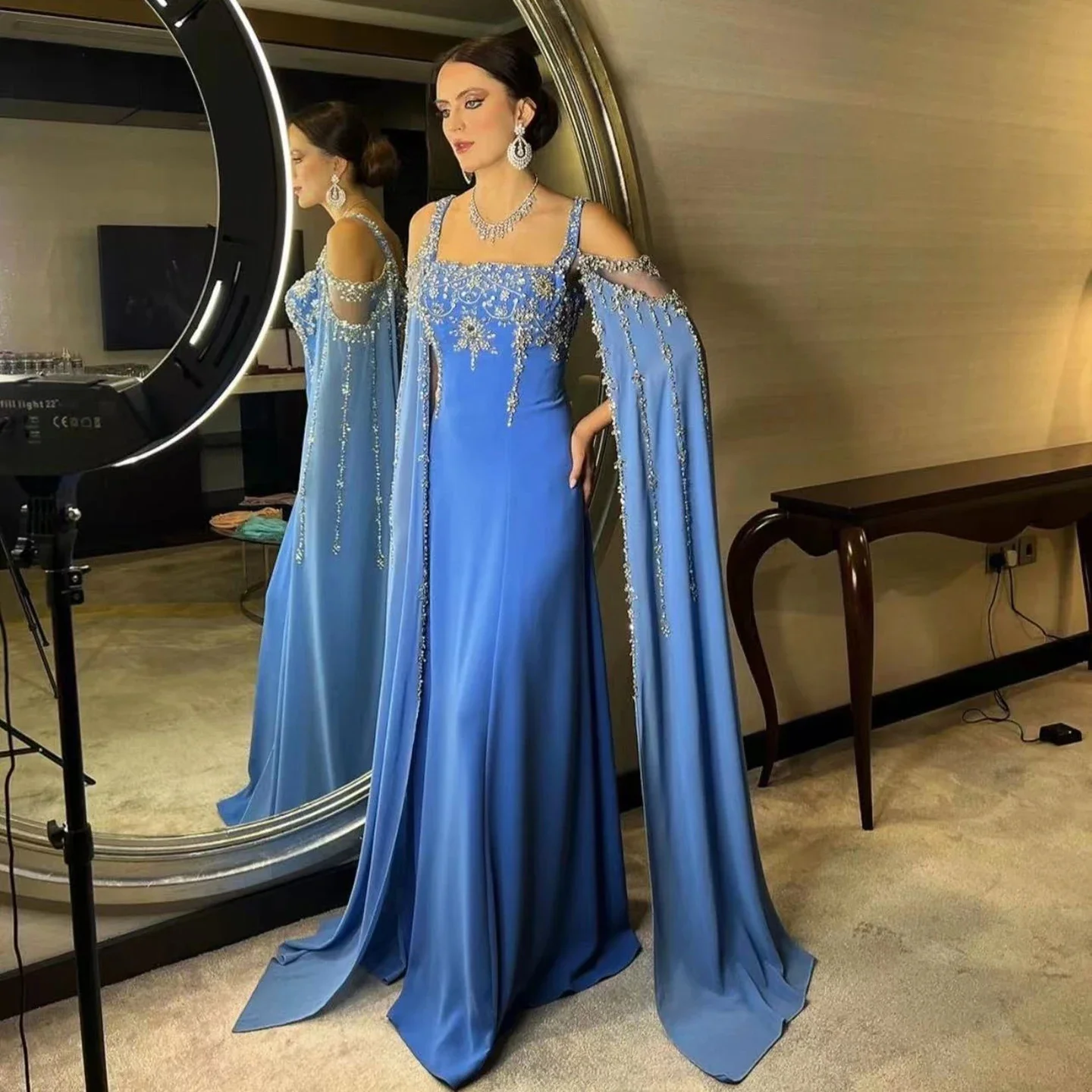 Glamorous Blue Evening Dresses Stunning Crystals Satin Women Prom Gowns with Shawls Sweep Train Customized Wedding Guest Gowns
Glamorous Blue Evening Dresses Stunning Crystals Satin Women Prom Gowns with Shawls Sweep Train Customized Wedding Guest Gowns