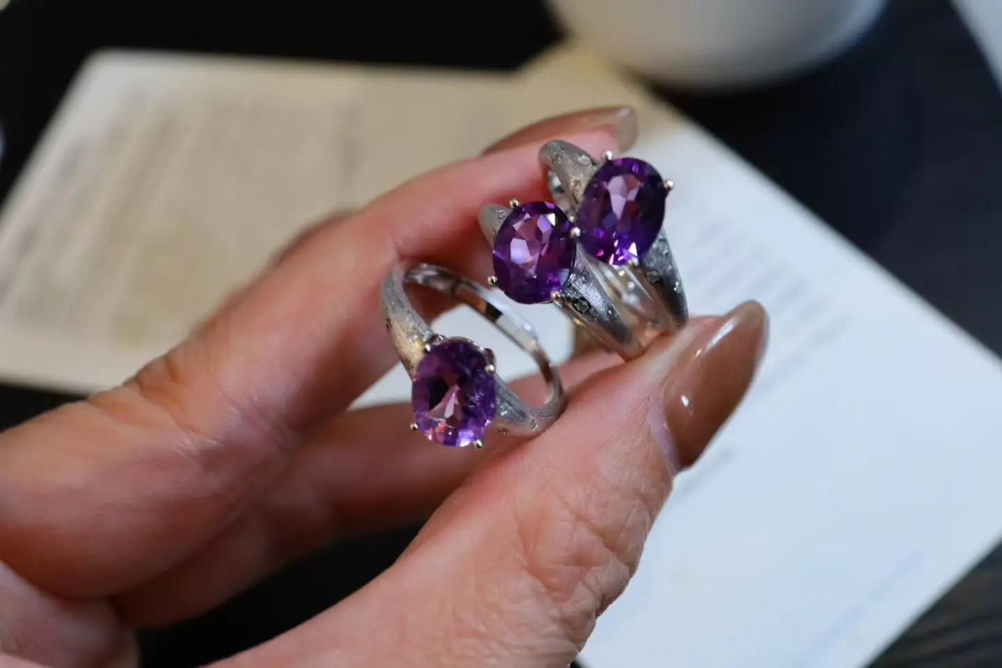 Certificated S925 Pure Silver Natural Amethyst Ring 18K White Gold Rigato Real Purple Semi-precious Stone Band Women Men Jewelry
Certificated S925 Pure Silver Natural Amethyst Ring 18K White Gold Rigato Real Purple Semi-precious Stone Band Women Men Jewelry