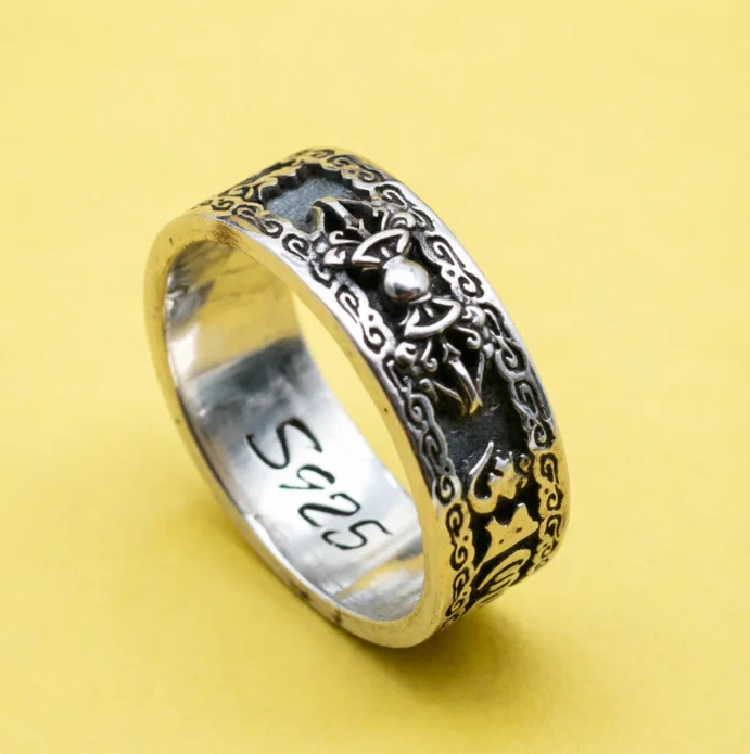 Vintage Thai silver jewelryBuddhist scripture text demonic pestle pure silver ring Six character truth ringindex finger trendy
Vintage Thai silver jewelryBuddhist scripture text demonic pestle pure silver ring Six character truth ringindex finger trendy