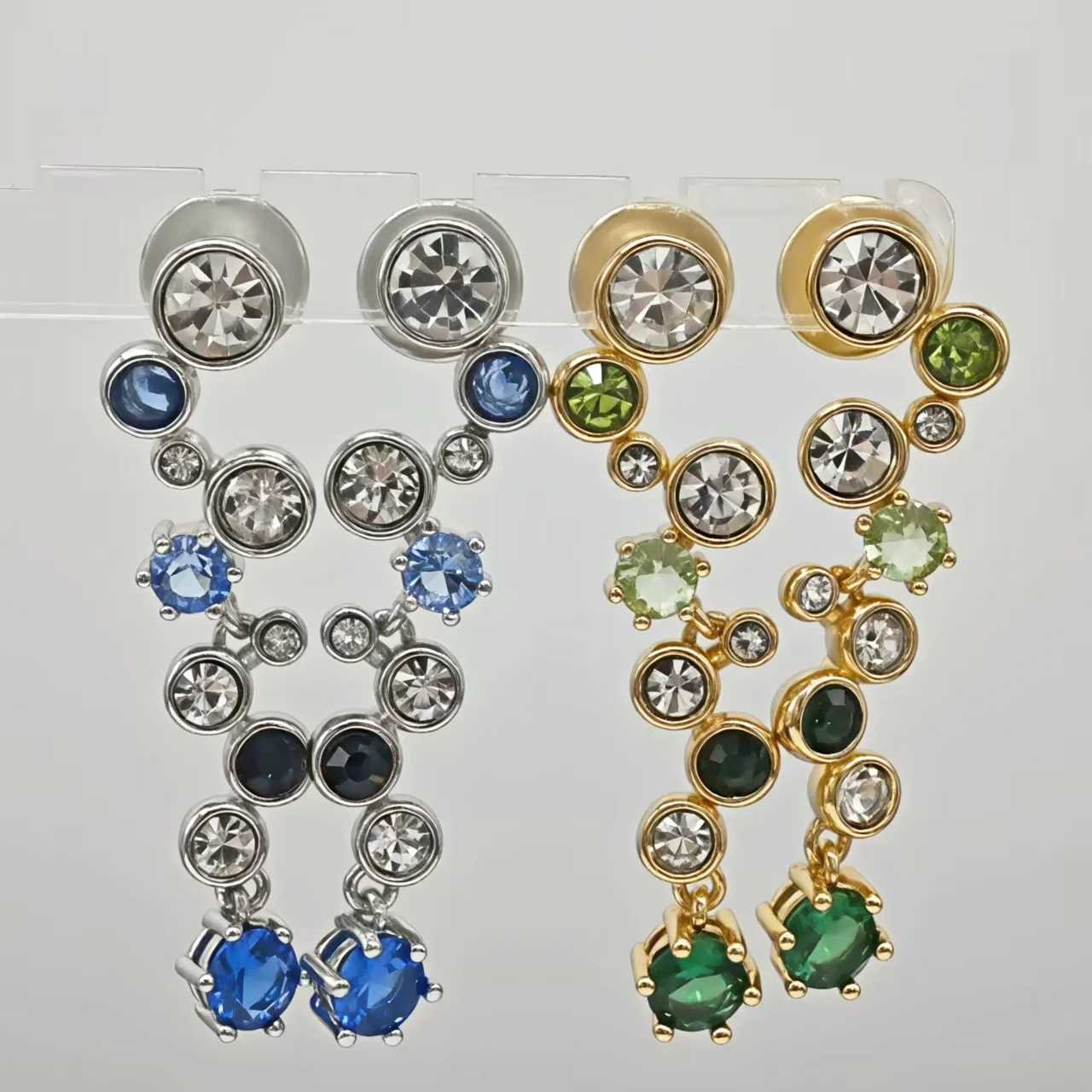 Ladies' bubble fringed earrings, star-shaped, flowing light, round, single diamond, irregular earrings
Ladies' bubble fringed earrings, star-shaped, flowing light, round, single diamond, irregular earrings