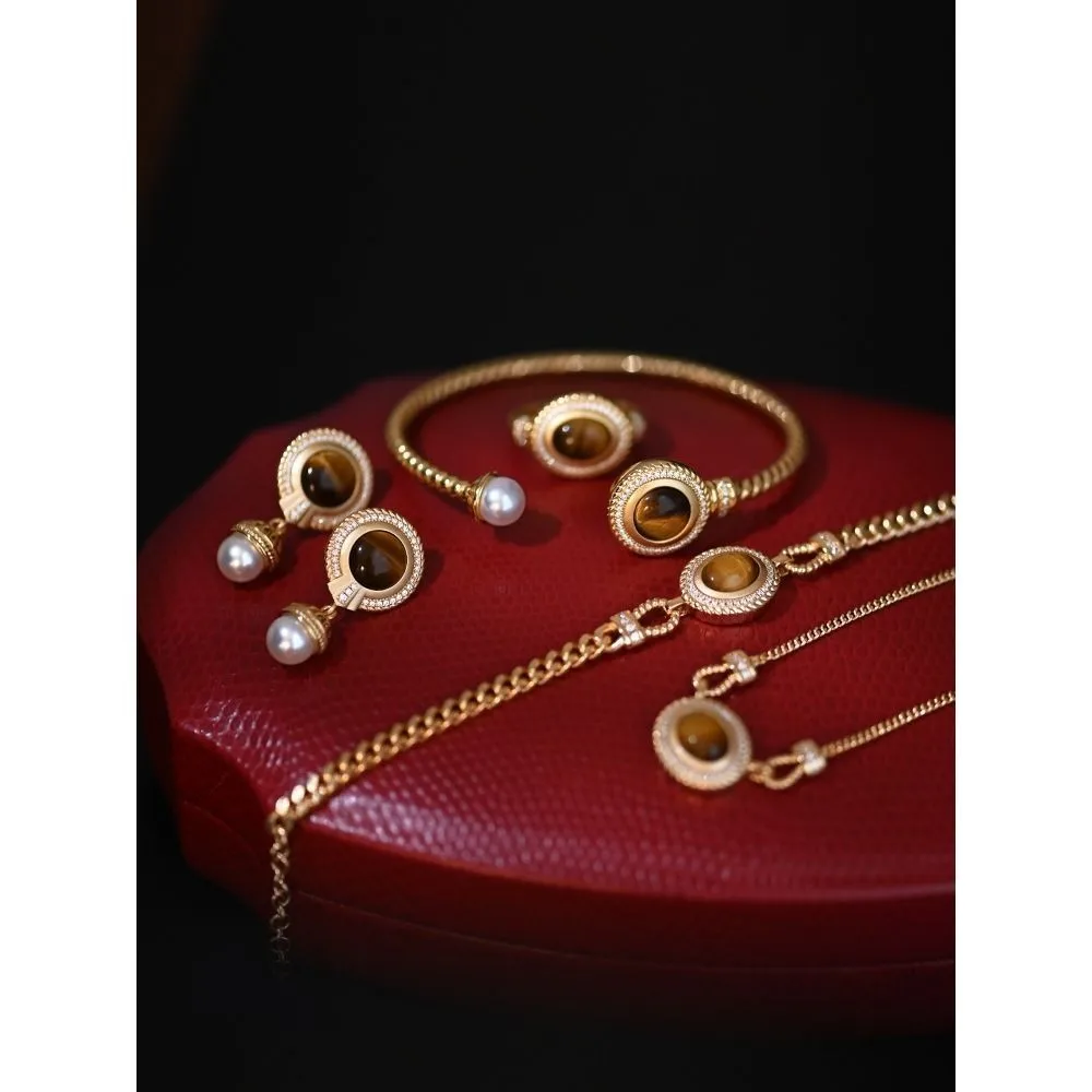 Fashion Designer Jewelry Set Vintage Retro 18K Gold Plated Tiger's Cat's Eye Natural Stone Earring Bracelet Necklace Ring Bangle
Fashion Designer Jewelry Set Vintage Retro 18K Gold Plated Tiger's Cat's Eye Natural Stone Earring Bracelet Necklace Ring Bangle