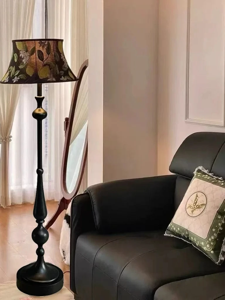 New Nanyang French Vintage Living Room Floor Lamp Next to Sofa Bedroom American New Chinese Retro Standing Table Lamp
New Nanyang French Vintage Living Room Floor Lamp Next to Sofa Bedroom American New Chinese Retro Standing Table Lamp