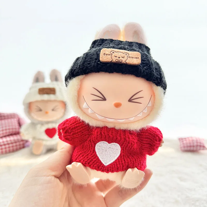 15cm/17cm Labubu Doll Clothing Sitting Party First And Second Generation Embroidered Love Sweater Hat Set
15cm/17cm Labubu Doll Clothing Sitting Party First And Second Generation Embroidered Love Sweater Hat Set