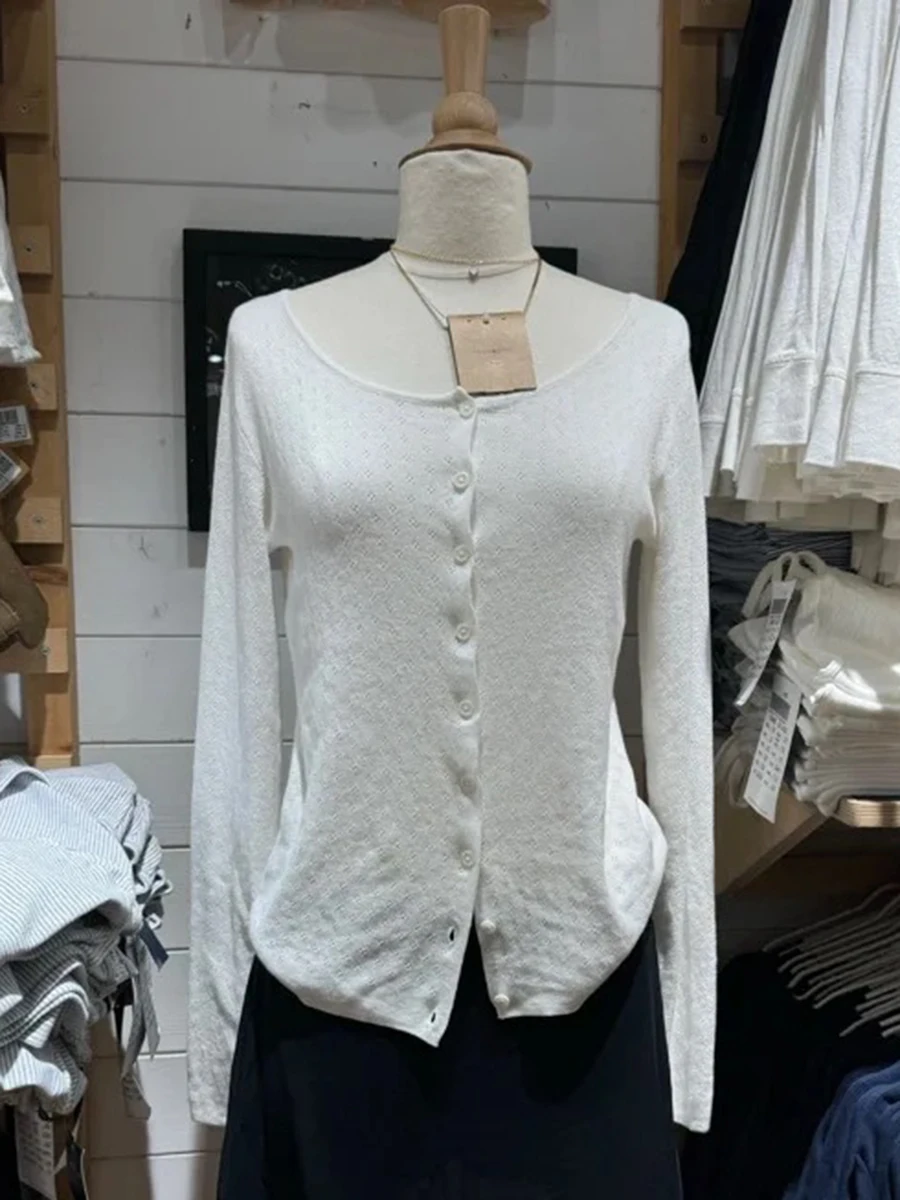 White Eyelet Long Sleeve T-shirt Women New Scoop Neck Single Breasted Cotton Tee Shirts Simple Casual Sweet Cardigan Tops Tees
White Eyelet Long Sleeve T-shirt Women New Scoop Neck Single Breasted Cotton Tee Shirts Simple Casual Sweet Cardigan Tops Tees