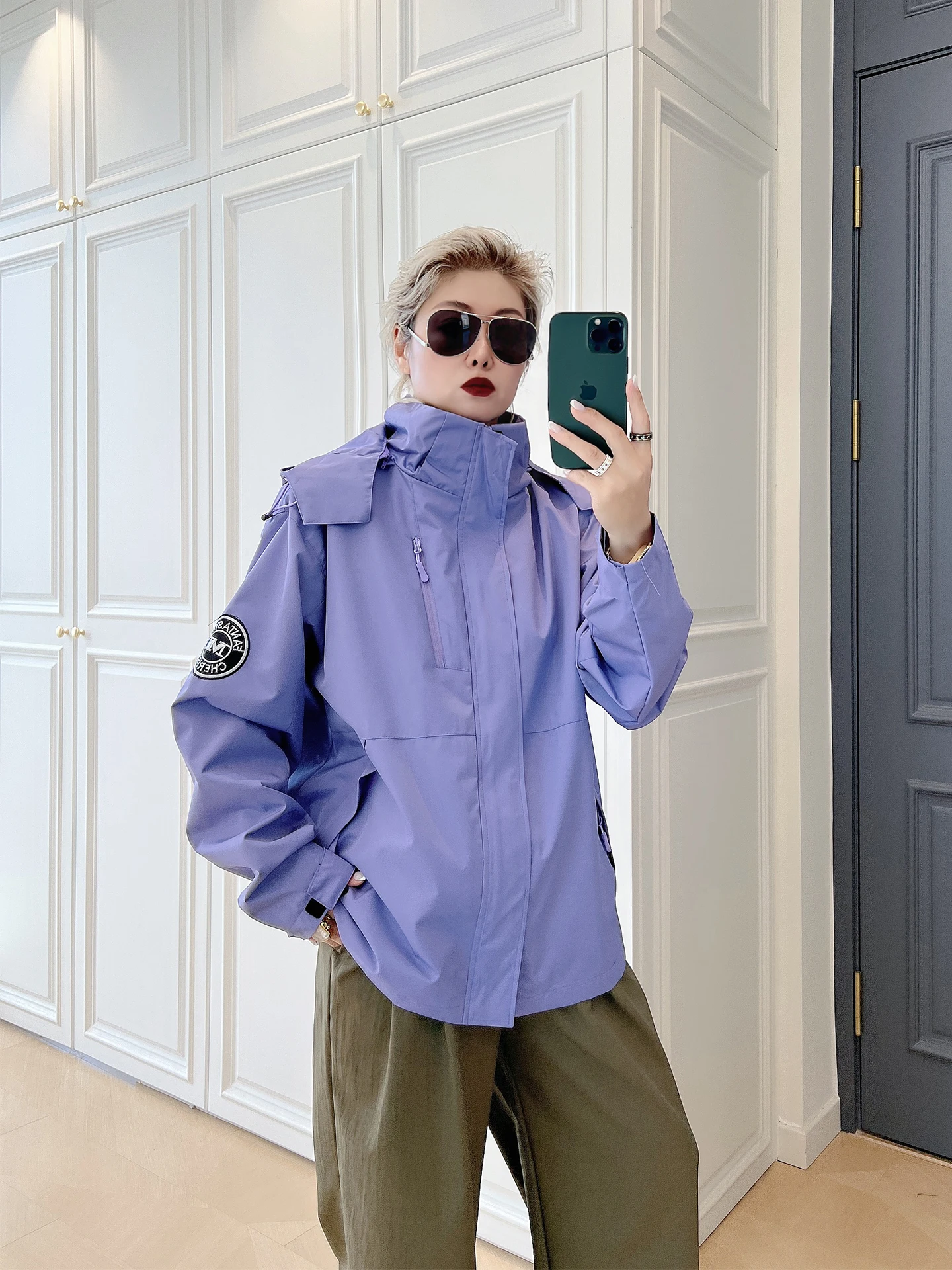 Повседневная ветрозащитная свободная женская куртка с капюшоном больших размеров, уличная одежда для скалолазания, верхняя одежда Sli для тяжелых девочек
Повседневная ветрозащитная свободная женская куртка с капюшоном больших размеров, уличная одежда для скалолазания, верхняя одежда Sli для тяжелых девочек