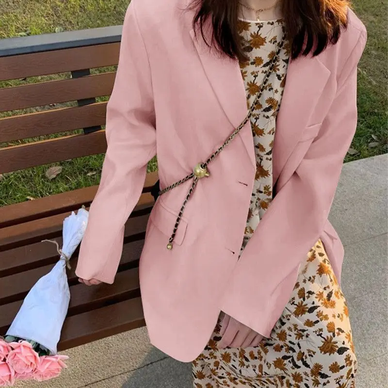 Женский весенне-осенний 2023 новый студенческий повседневный однотонный пиджак с длинными рукавами в корейском стиле, утягивающий универсальный пиджак розового цвета
Женский весенне-осенний 2023 новый студенческий повседневный однотонный пиджак с длинными рукавами в корейском стиле, утягивающий универсальный пиджак розового цвета