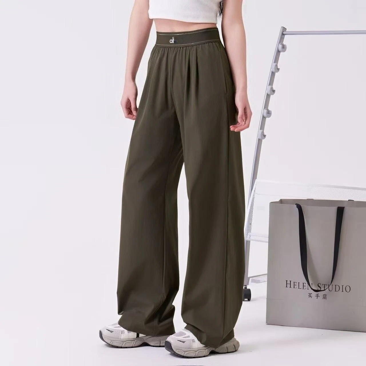 High waisted suit pants, casual wide leg straight leg pants, women's high-end feeling, hanging feeling, slimming pants
High waisted suit pants, casual wide leg straight leg pants, women's high-end feeling, hanging feeling, slimming pants