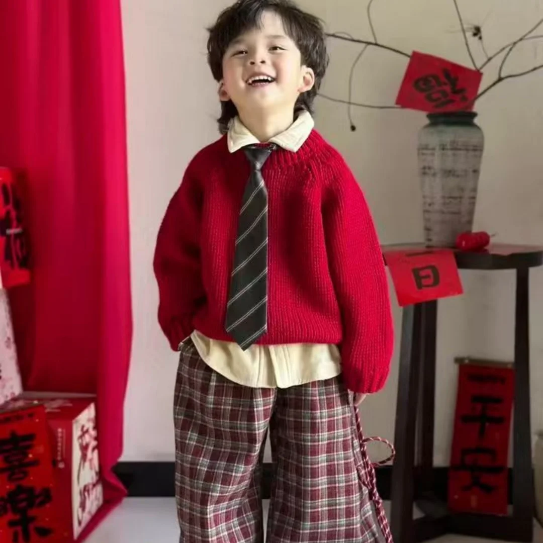 Новогодний комплект для мальчиков 2026: Зимний новый стиль, детский элегантный красный вязаный свитер и клетчатые брюки с широкими штанинами, комплект из двух предметов
Новогодний комплект для мальчиков 2026: Зимний новый стиль, детский элегантный красный вязаный свитер и клетчатые брюки с широкими штанинами, комплект из двух предметов