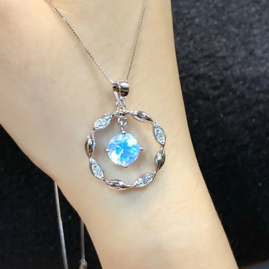 Natural Mexican Blue Amber Pendant Silver Inlaid Exquisite Main Stone Cut Circular Hollow Frame Core Design
Natural Mexican Blue Amber Pendant Silver Inlaid Exquisite Main Stone Cut Circular Hollow Frame Core Design