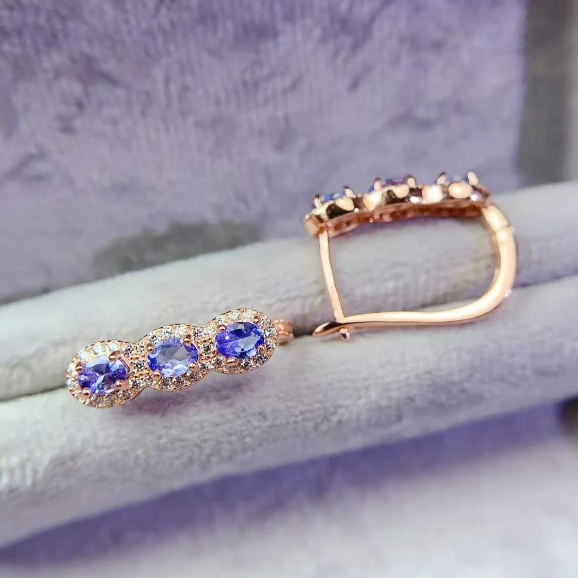 Elegant 925 Silver Tanznaite Hoop Earrings 3mm*4mm VVS Grade Natural Tanzanite Earrings Antiallergic 18K Gold Plated Jewelry
Elegant 925 Silver Tanznaite Hoop Earrings 3mm*4mm VVS Grade Natural Tanzanite Earrings Antiallergic 18K Gold Plated Jewelry