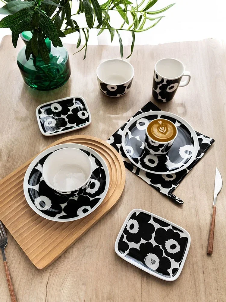 Black and white bone China tableware series 8 inches small plates of hand a cup of coffee cup bowl square plate
Black and white bone China tableware series 8 inches small plates of hand a cup of coffee cup bowl square plate