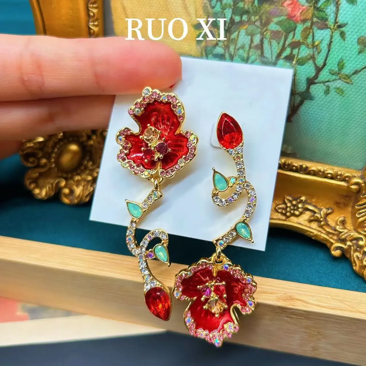 Mid-Ancient Ornament Vintage Cute Flowers Enamel Diamond-Embedded Red Fire High-Grade Leaf Pomegranate Red Earrings
Mid-Ancient Ornament Vintage Cute Flowers Enamel Diamond-Embedded Red Fire High-Grade Leaf Pomegranate Red Earrings