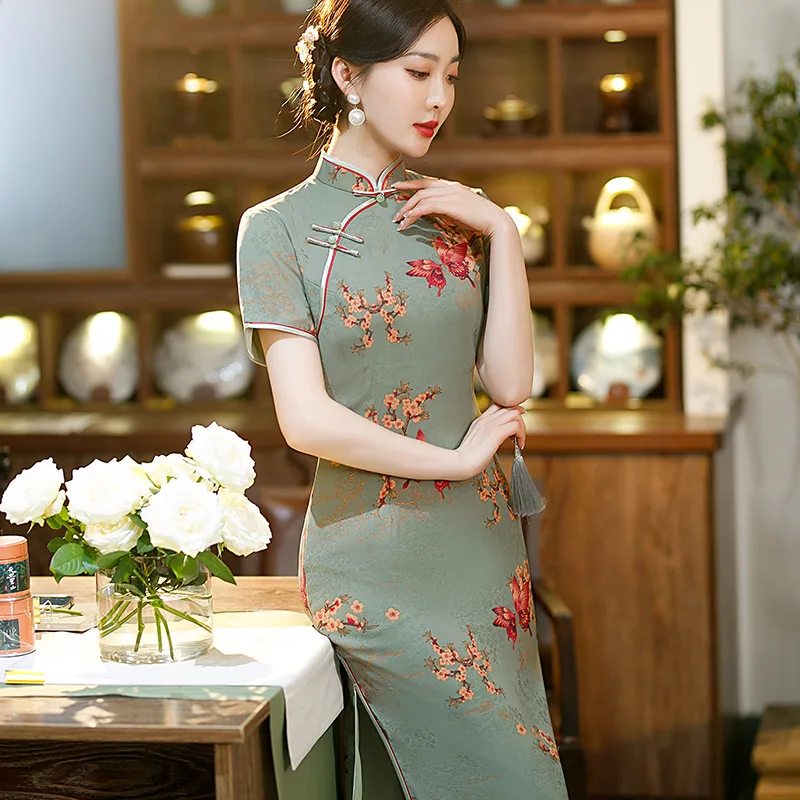 Satin Chinese Dress Summer Cheongsam Long Qipao Fashionable Plus Size 3XL-5XL Stage Performance Costumes Retro Formal Dresses
Satin Chinese Dress Summer Cheongsam Long Qipao Fashionable Plus Size 3XL-5XL Stage Performance Costumes Retro Formal Dresses
