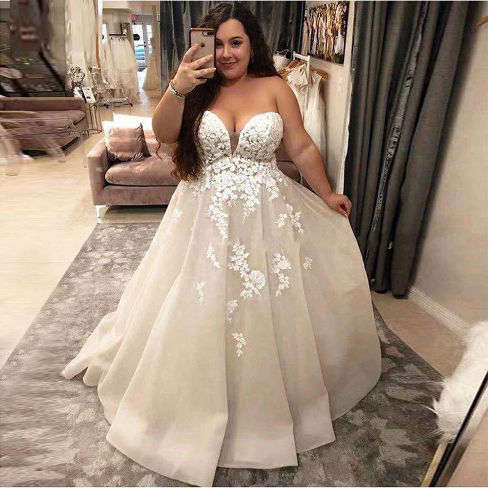 GUXQD Plus Size A Line Women Wedding Dresses V-Neck Appliques Sleeveless Bridal Gowns Formal Vestido De Noiva robe de mariée
GUXQD Plus Size A Line Women Wedding Dresses V-Neck Appliques Sleeveless Bridal Gowns Formal Vestido De Noiva robe de mariée