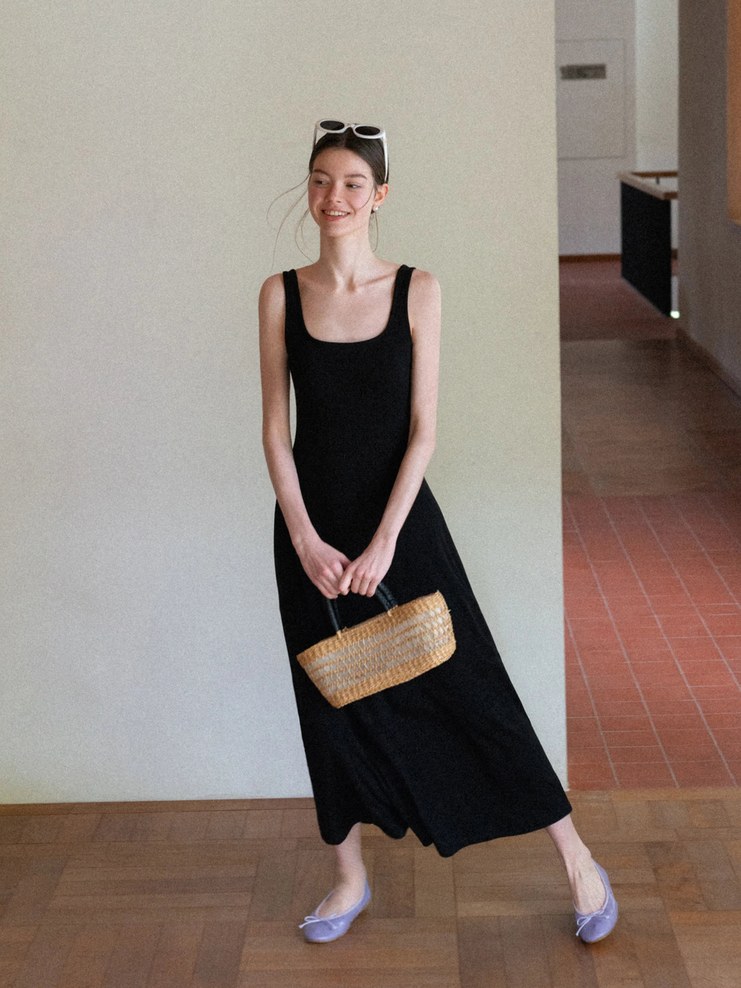 Eggka Minimalist Square Collar Black Dress with Chest Pad Women's Summer Slim Fit Sleeveless A-Line Long Dress Casual Wear
Eggka Minimalist Square Collar Black Dress with Chest Pad Women's Summer Slim Fit Sleeveless A-Line Long Dress Casual Wear