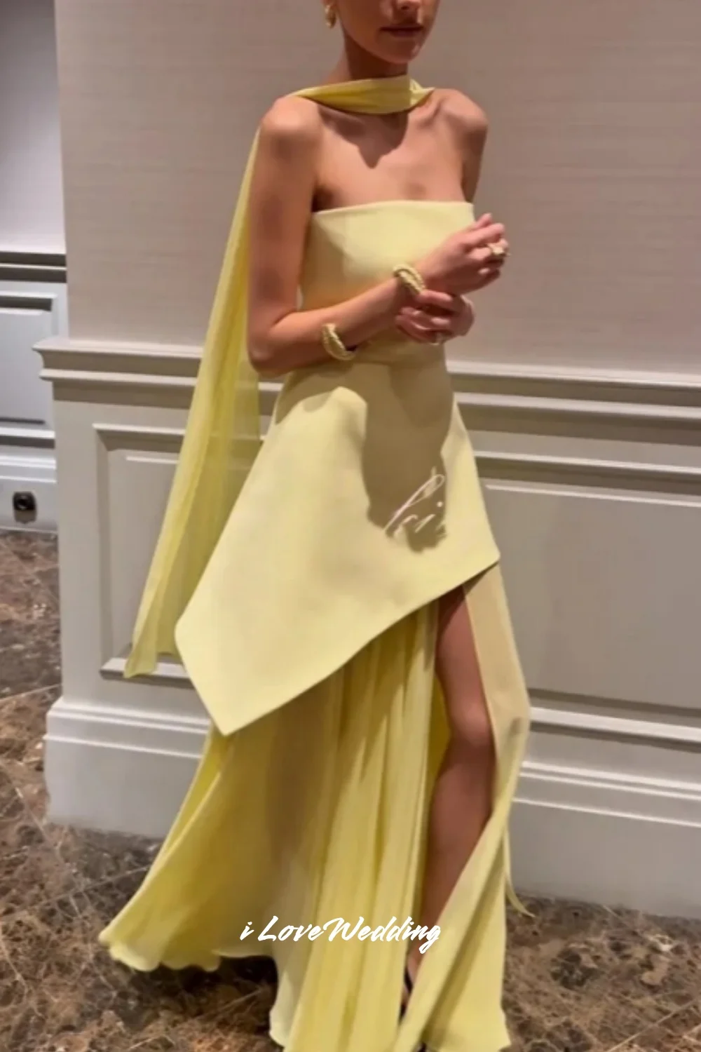 Halter Neck Strapless Evening Dress 2025 Yellow Chiffon Satin Sleeveless Pleat A-Line Side Split Wedding Party Dress Customized
Halter Neck Strapless Evening Dress 2025 Yellow Chiffon Satin Sleeveless Pleat A-Line Side Split Wedding Party Dress Customized