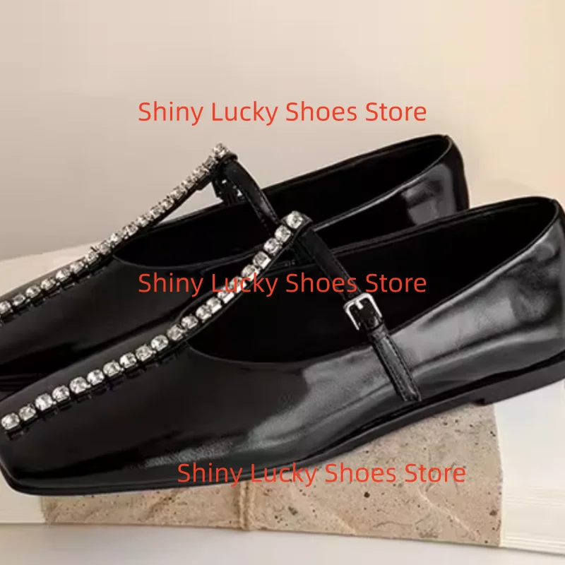 Женские балетки с квадратным носком, на плоской подошве, с ремешком спереди, из лакированной кожи, с пряжкой, украшенные стразами
Женские балетки с квадратным носком, на плоской подошве, с ремешком спереди, из лакированной кожи, с пряжкой, украшенные стразами