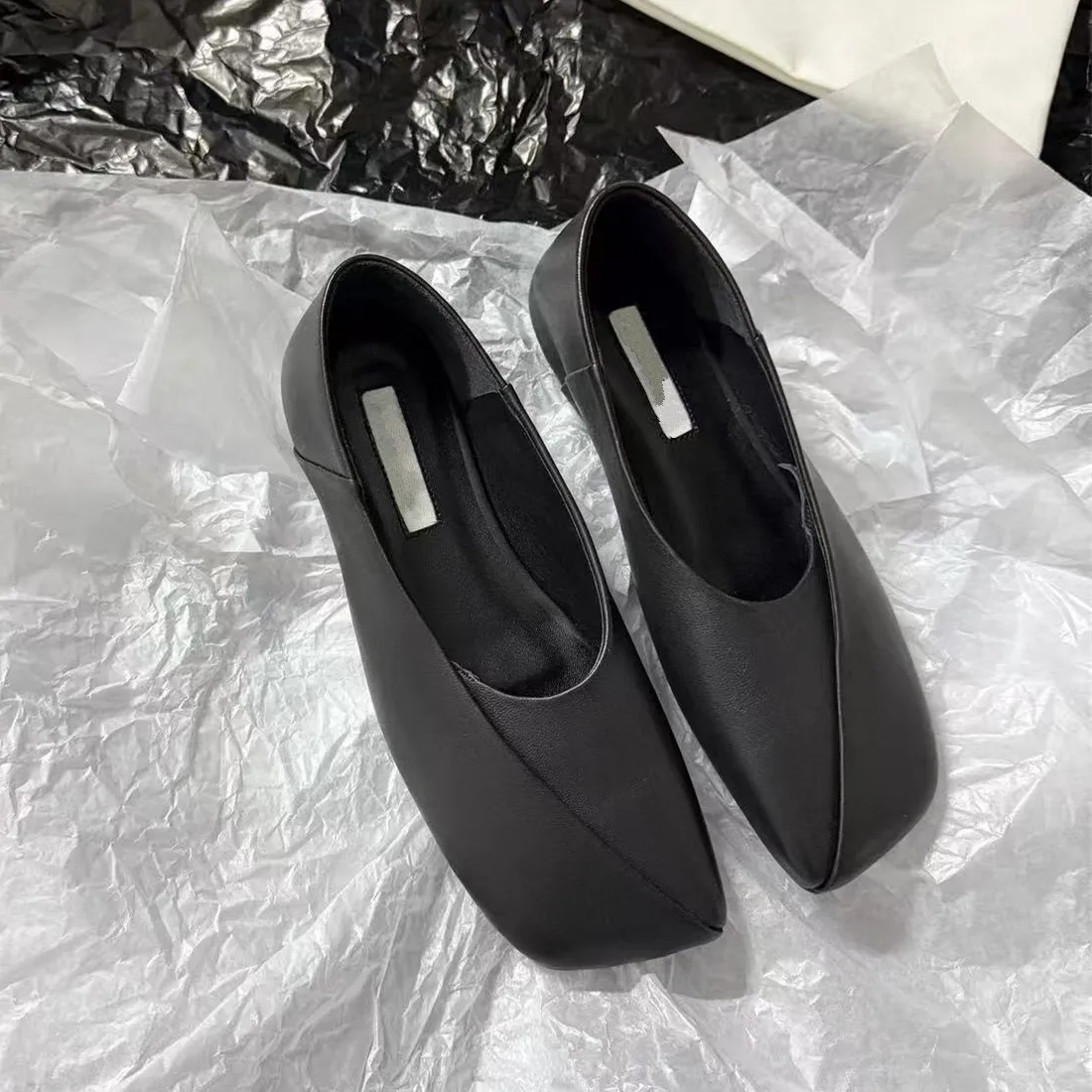 Retro square toe polka dot single shoes for women, 2026 spring new versatile ballet shoes, flat Mary Jane shoes
Retro square toe polka dot single shoes for women, 2026 spring new versatile ballet shoes, flat Mary Jane shoes