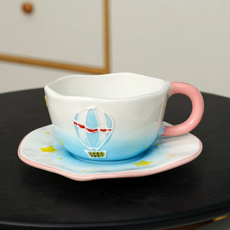 Креативные корейские керамические кофейные чашки с блюдом, милый рельефный набор чашек для послеобеденного чая, кружка для пары, бытовая посуда для напитков
Креативные корейские керамические кофейные чашки с блюдом, милый рельефный набор чашек для послеобеденного чая, кружка для пары, бытовая посуда для напитков