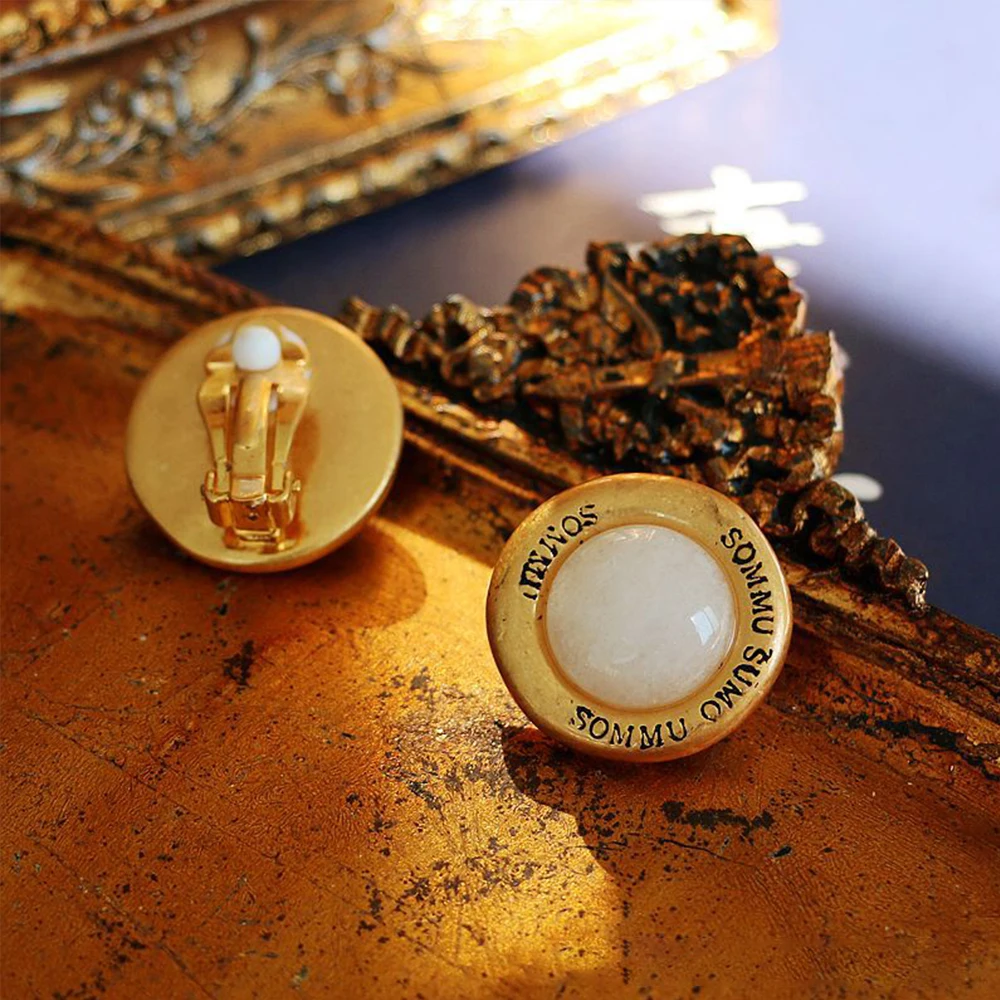Vintage jewelry fashion Classic Luxury Natural white crystal with gold earrings for women studs or ear clips
Vintage jewelry fashion Classic Luxury Natural white crystal with gold earrings for women studs or ear clips