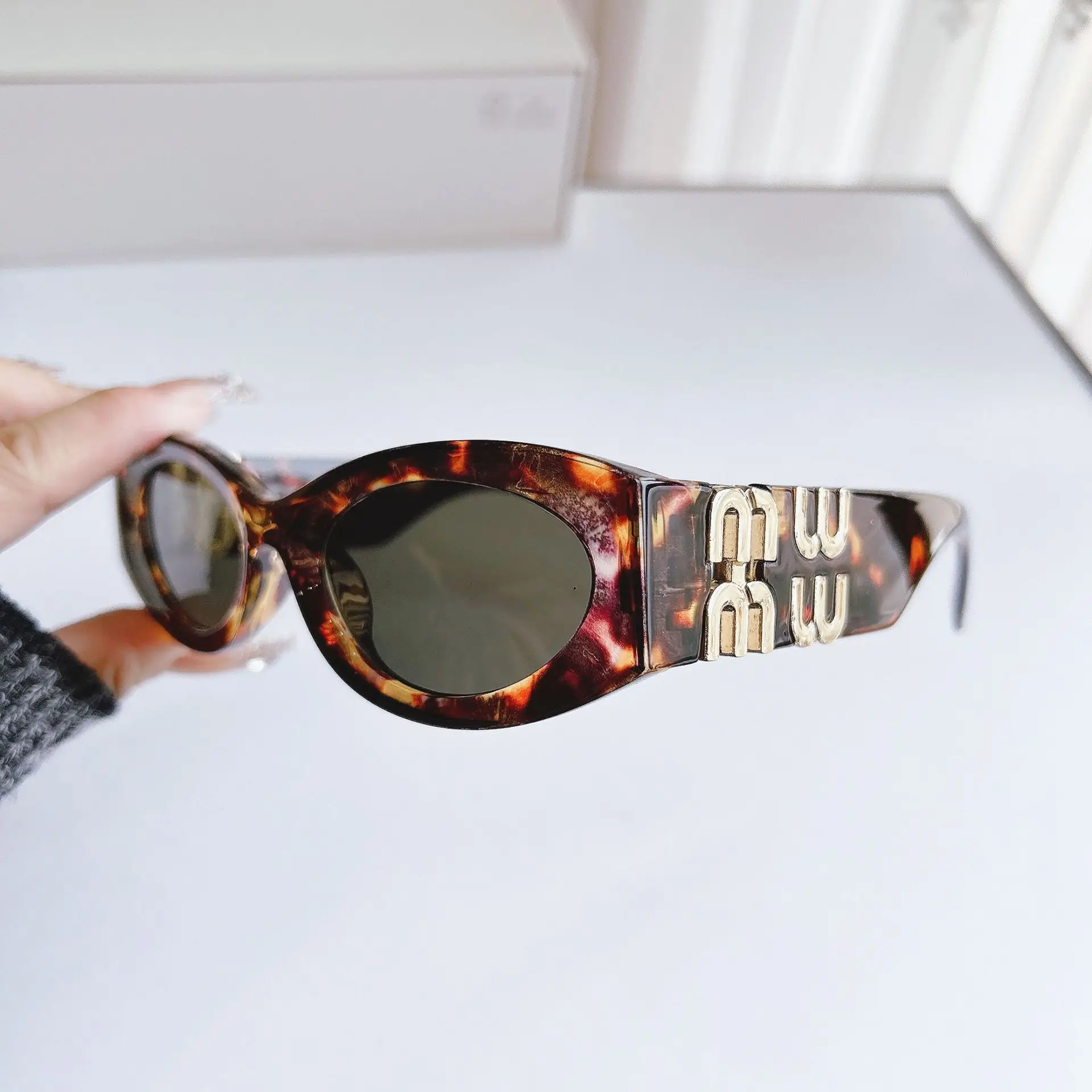 2025New Cat Eye Retro Fashion Sunglasses for Women Ins UV Protection Vintage UV400 Sun Glasses Gafas De Sol Vintage Para Mujer
2025New Cat Eye Retro Fashion Sunglasses for Women Ins UV Protection Vintage UV400 Sun Glasses Gafas De Sol Vintage Para Mujer
