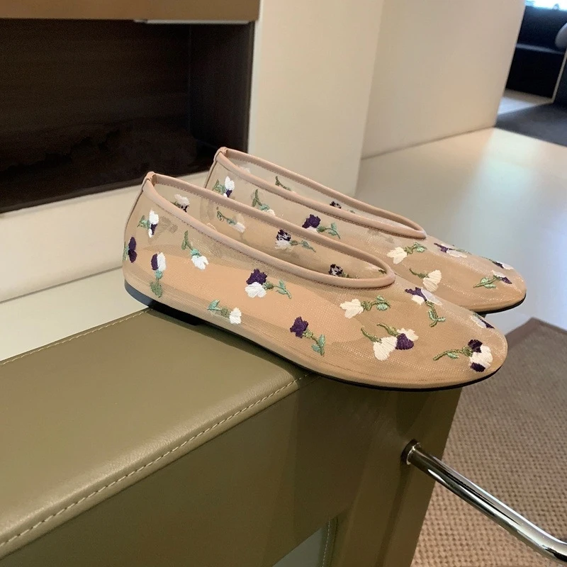 Embroidered mesh shoes for women, 2026 spring-summer new style, small floral granny shoes, semi-transparent mesh flat slip-on sh
Embroidered mesh shoes for women, 2026 spring-summer new style, small floral granny shoes, semi-transparent mesh flat slip-on sh