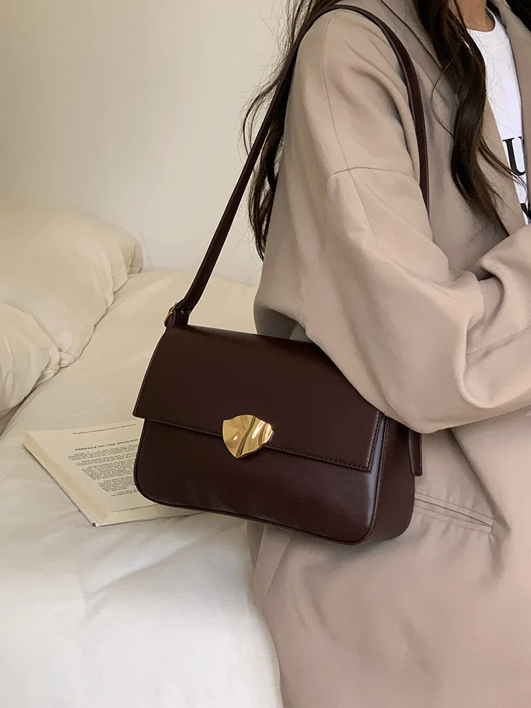 CGC Vintage Designer Luxury Women Square Shoulder Bag Simple Commuting Female Crossbody Bag High Quality PU Leather Handbags
CGC Vintage Designer Luxury Women Square Shoulder Bag Simple Commuting Female Crossbody Bag High Quality PU Leather Handbags