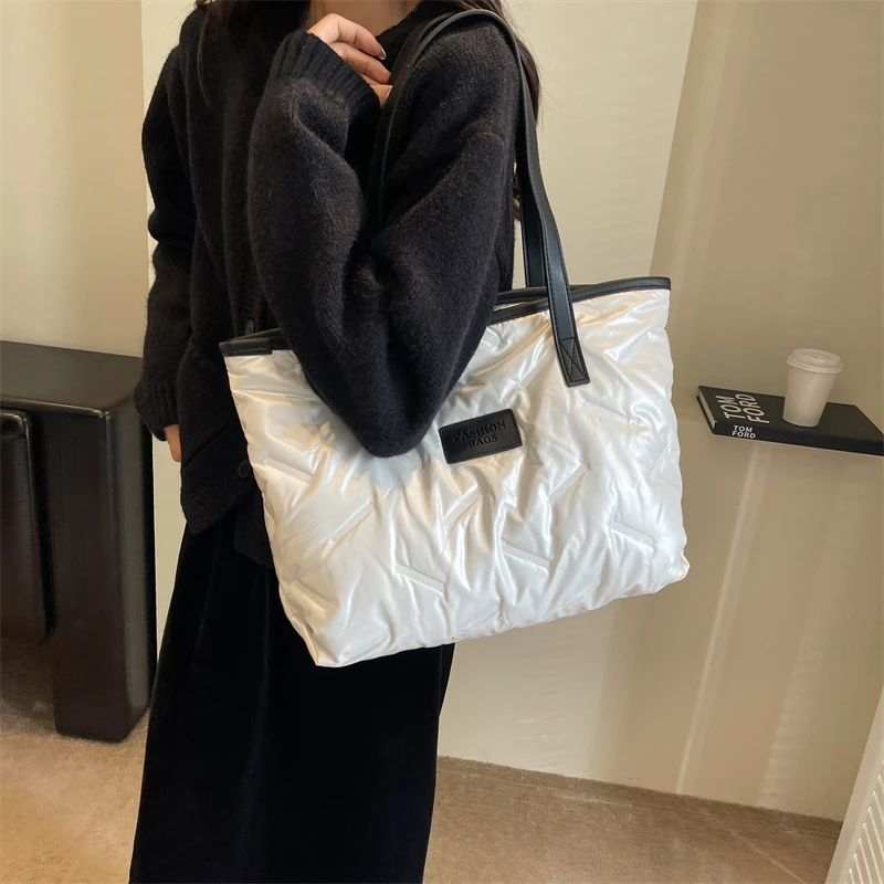 Large Capacity Women's Fashion New Versatile Single Shoulder Storage Bag Outdoor Simple Leisure Commuting Tote Bags
Large Capacity Women's Fashion New Versatile Single Shoulder Storage Bag Outdoor Simple Leisure Commuting Tote Bags