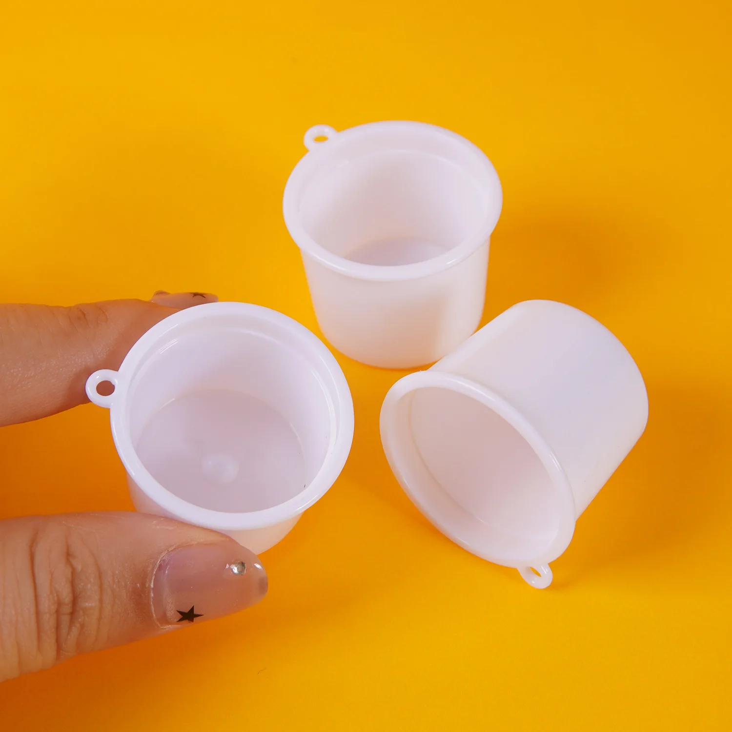 5pcs Mini Empty Bucket Instant Noodle Bucket 2.3cm Tableware Kitchenware DIY Miniature Food Play Container Simulation Decoration
5pcs Mini Empty Bucket Instant Noodle Bucket 2.3cm Tableware Kitchenware DIY Miniature Food Play Container Simulation Decoration