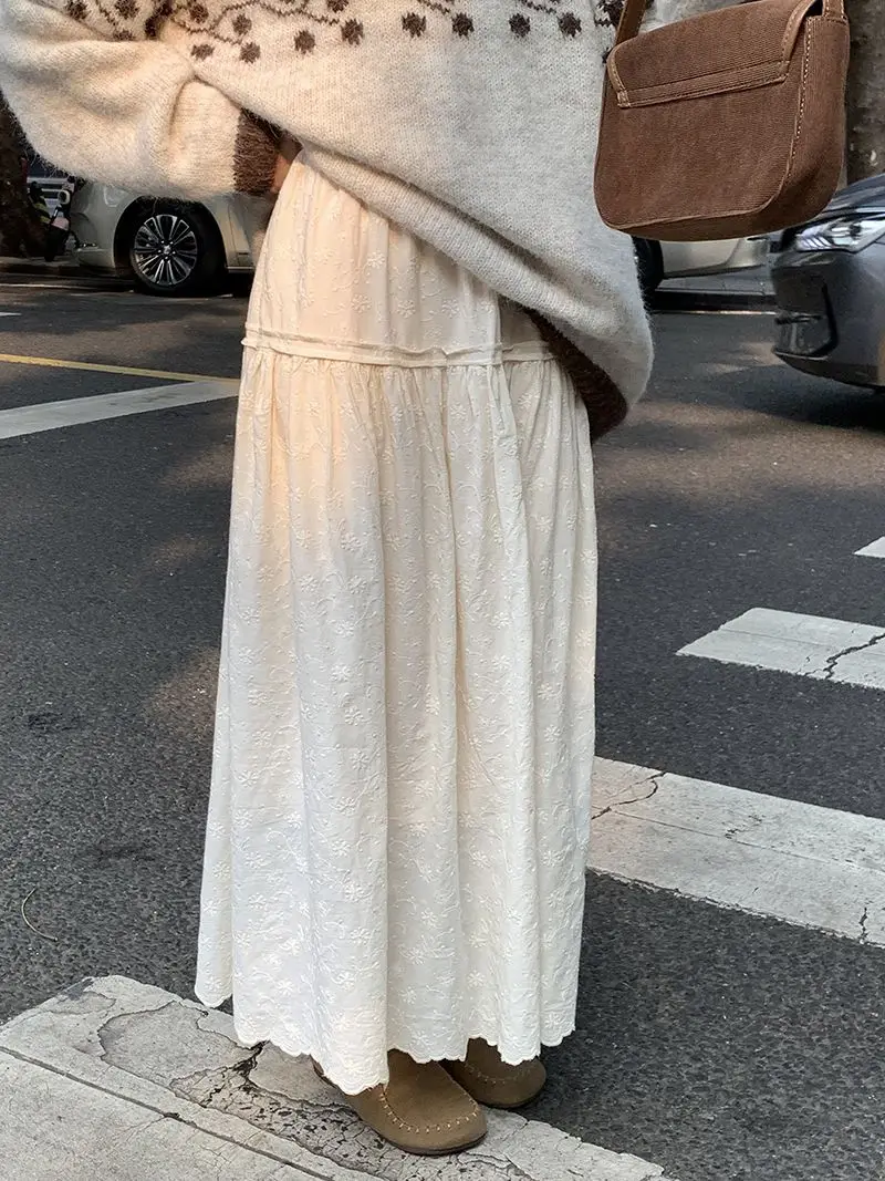 Gagaok Korean Retro Woman Skirt 2025 Spring New High Waist Elastic Embroidery Midi Skirts Outwear Casual Elegant Clothes
Gagaok Korean Retro Woman Skirt 2025 Spring New High Waist Elastic Embroidery Midi Skirts Outwear Casual Elegant Clothes