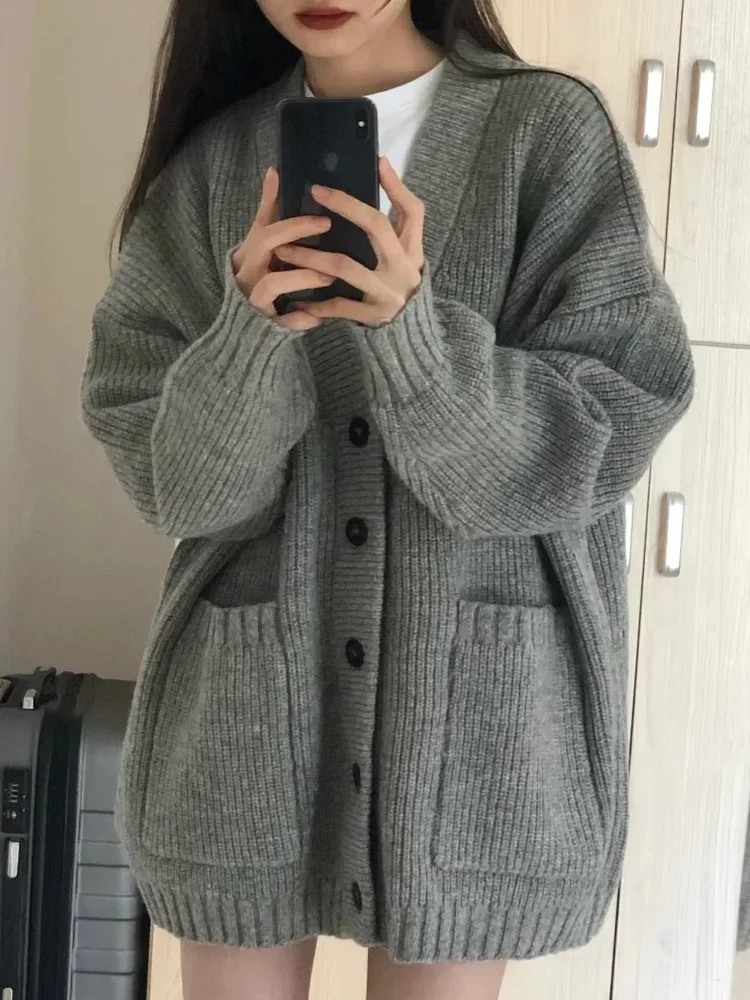 Gray V-neck Sweaters Women Solid Unisex Autumn Fashion Long Sleeve Knitwear Basic All-match Aesthetic Jumpers Harajuku Cardigan
Gray V-neck Sweaters Women Solid Unisex Autumn Fashion Long Sleeve Knitwear Basic All-match Aesthetic Jumpers Harajuku Cardigan